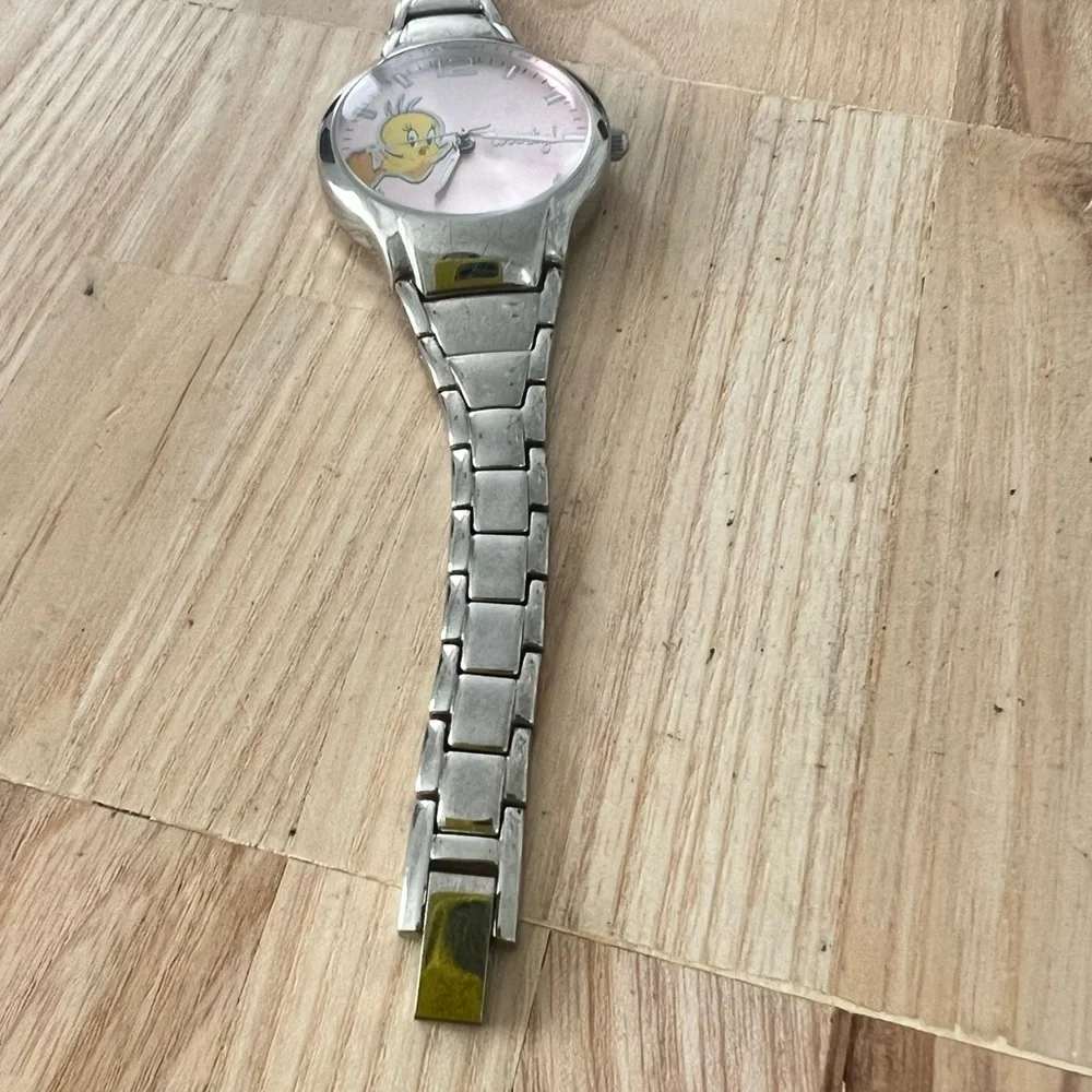 Looney tunes tweety bird ladies silver tone fashion watch NEW BATTERY